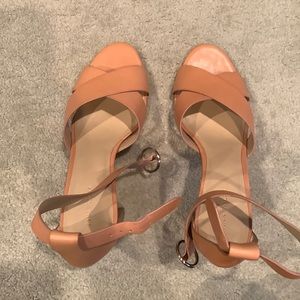 Never worn Ann Taylor Liya leather block heel sandal